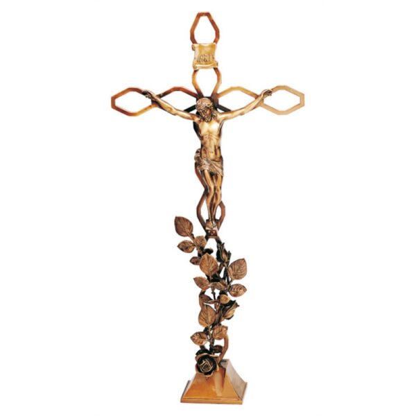 Crocifisso in bronzo su croce intrecciata e tralcio di rose