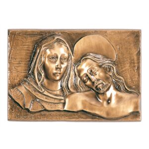 Targa con bassorilievo in bronzo per lapide – Rappresentazione della Pietà (cm 26×60)