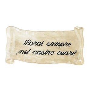 Pergamena commemorativa in bronzo per lapidi. Finitura marmo Botticino – Dedica: Sarai sempre nel nostro cuore.
