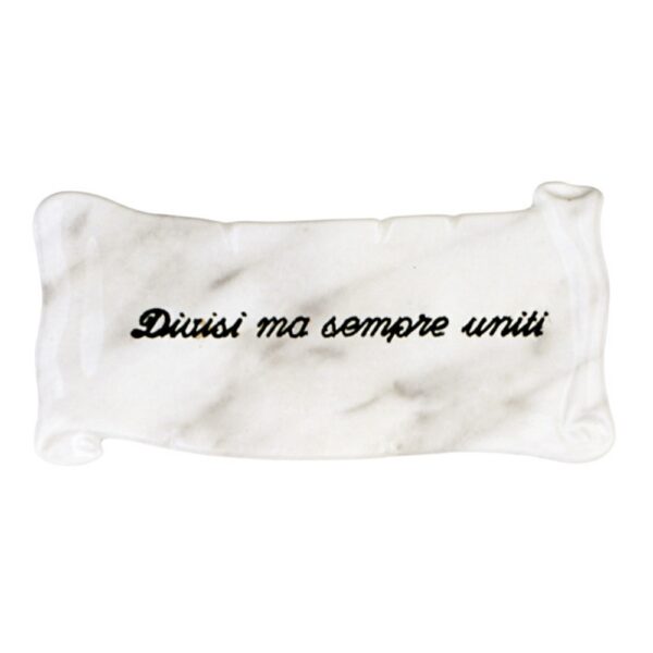 Pergamena commemorativa in bronzo per lapidi. Finitura marmo Carrara - Dedica: Divisi ma sempre uniti.