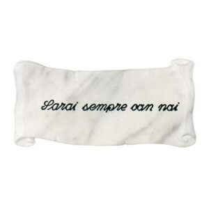Pergamena commemorativa in bronzo per lapidi. Finitura marmo Carrara – Dedica: Sarai sempre con noi.