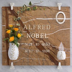 Vaso portafiori per lapide – Linea Meg – Finitura Bianco con decorazioni oro – Bronzo Shell Moulding