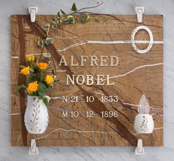 Vaso portafiori per lapide - Linea Meg - Finitura Bianco con decorazioni oro - Bronzo Shell Moulding - immagine 2