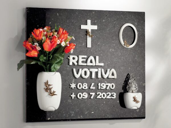 Vaso portafiori per lapide - Linea Olpe bianco con colombe - Bronzo - immagine 2